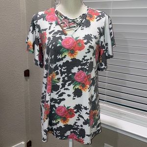 Southern Stitch Cow Print Sunflower Roses Tee in Small
